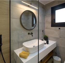 4 bedroom villa with pool, Chalikounas, sleeps 8